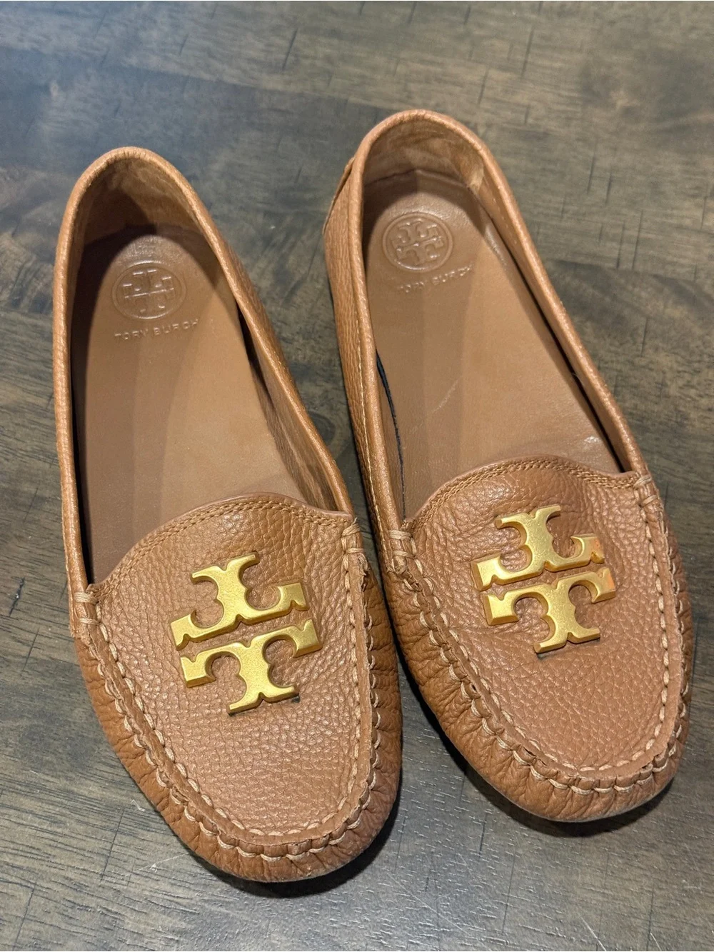 Tory Burch Tan Pebbled Leather Gold Logo Driving Loafers